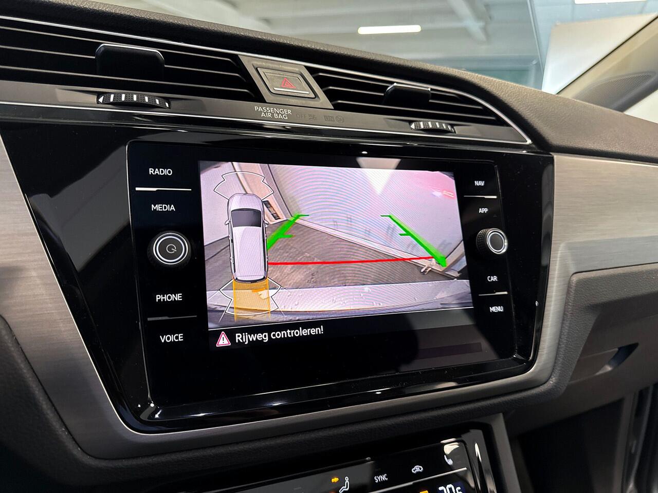 Volkswagen TOURAN 1.5 150pk TSI Highline 7p Panoramaschuif-kanteldak | Navigatie 'Discover Media' | Koplampverlichting led