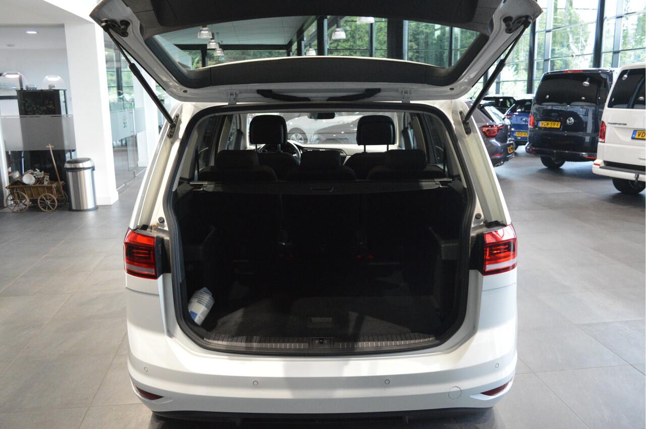 Volkswagen TOURAN 1.5 TSI Highline navi clima cruise led pdc 150 pk !!