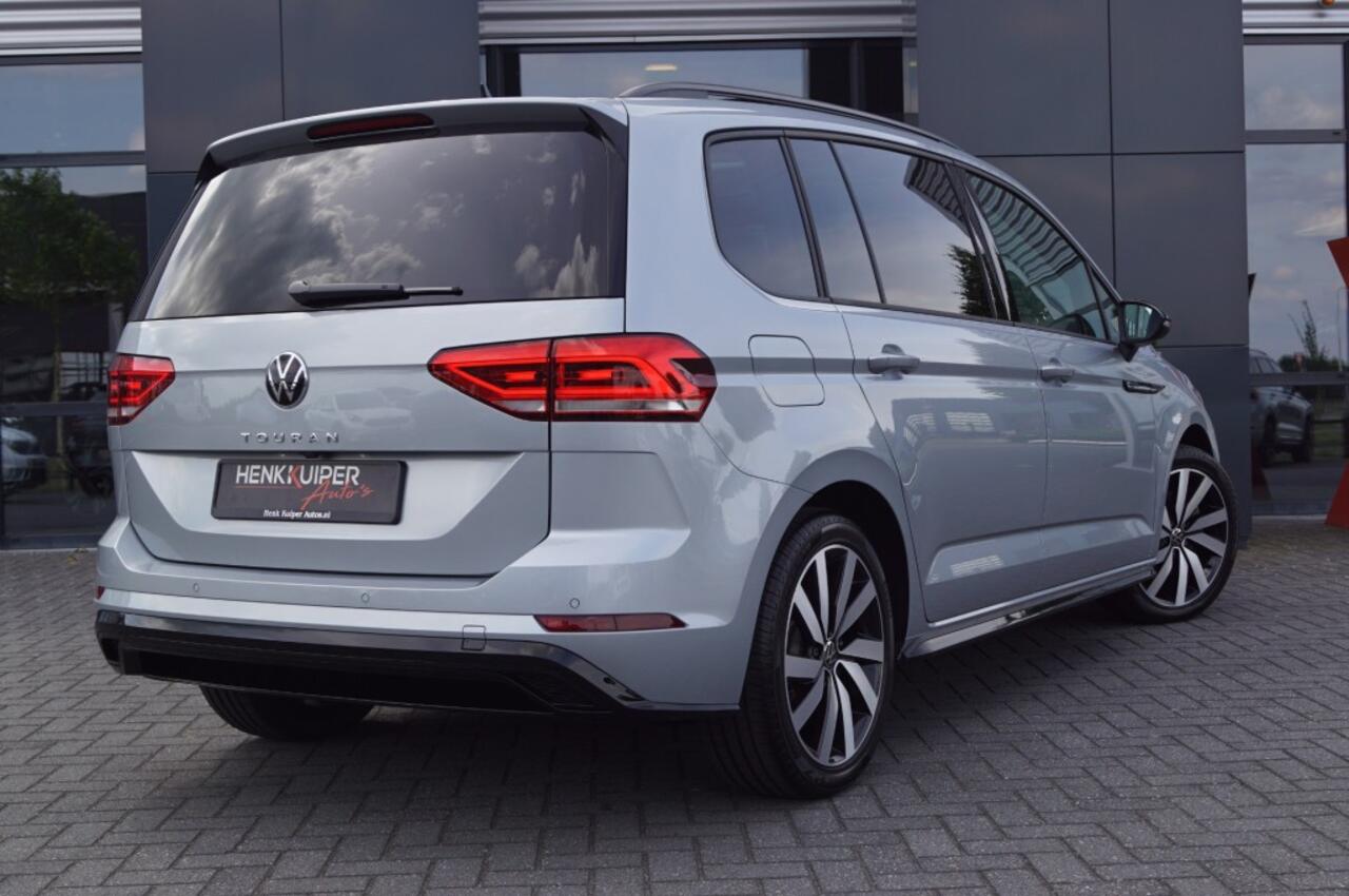 Volkswagen TOURAN 1.5 TSI DSG R-Line Black st/ 7Pers./Panodak /trekhaak wegkl./ACC