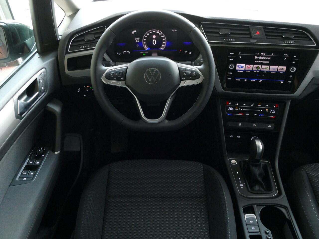 Volkswagen TOURAN 1.5 TSI 150PK 7P CARPLAY NAVI CAMERA LED ELEK.KLEP VIR.COCKPIT DODE.HOEK DET. STOELVERW KEYLESS 7P 7PERS 11/2024 "Volkswagen rijden begint bij Topautos.nl - 75 topmodellen direct op voorraad!"