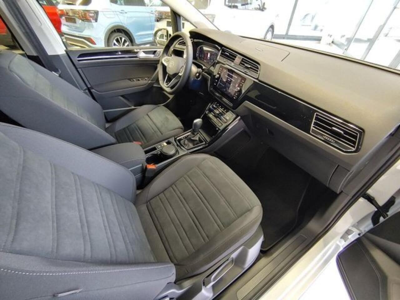 Volkswagen TOURAN 1.5 TSI DSG R-LINE CAMERA/NAVI/ACC/STOELVERW/PDC