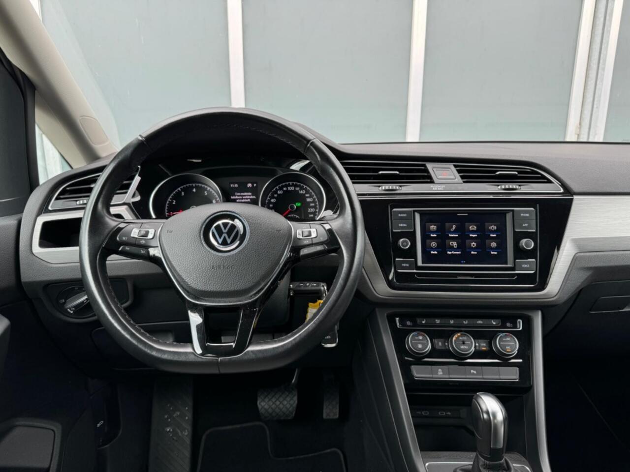 Volkswagen TOURAN 1.5 TSI 150pk DSG R-Line Black Style 7p. | ACC | Elk Trekhaak