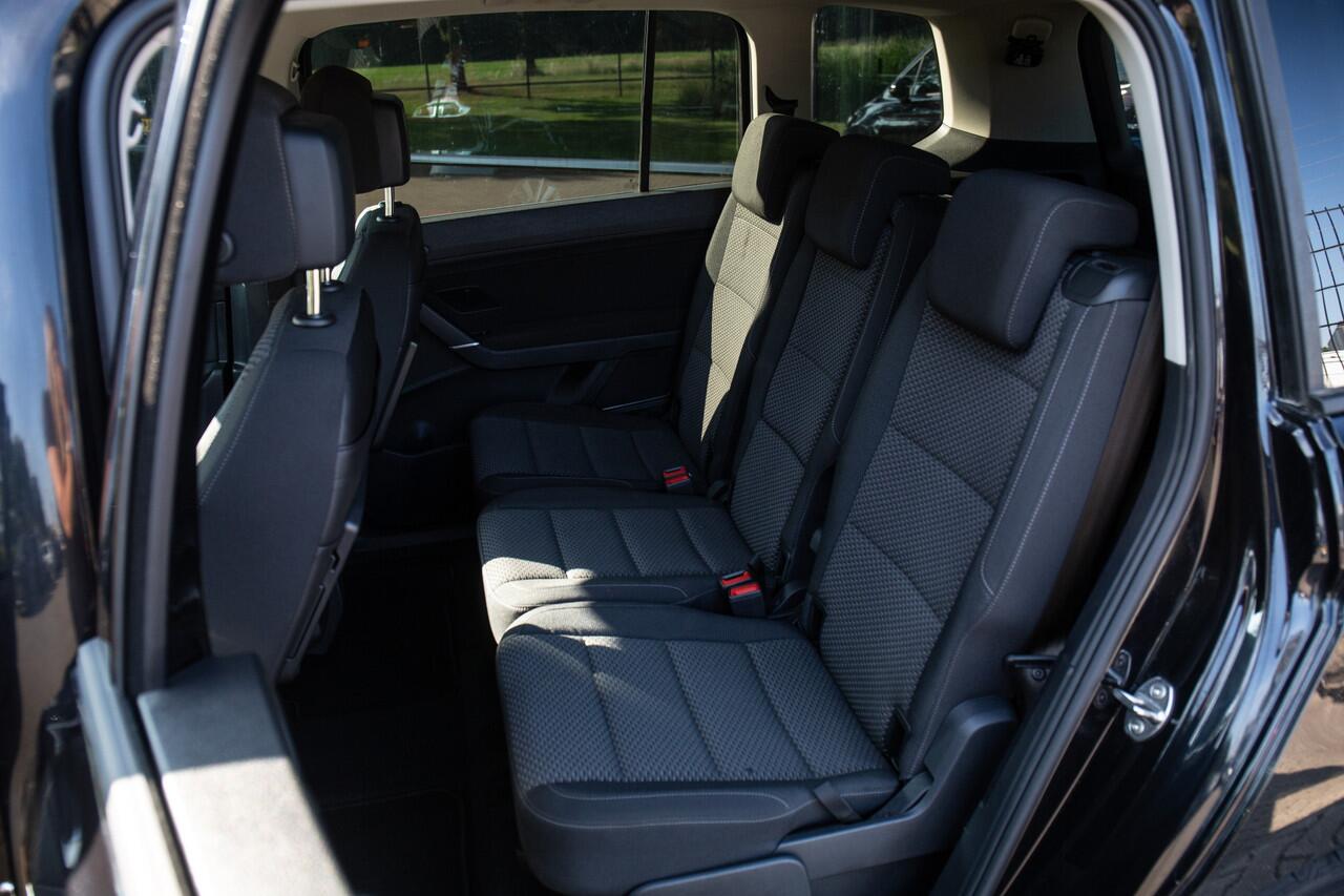 Volkswagen TOURAN 1.5 TSI Comfortline Business 7p , 7 persoons, Adaptive cruise, Achteruitrijcamera,