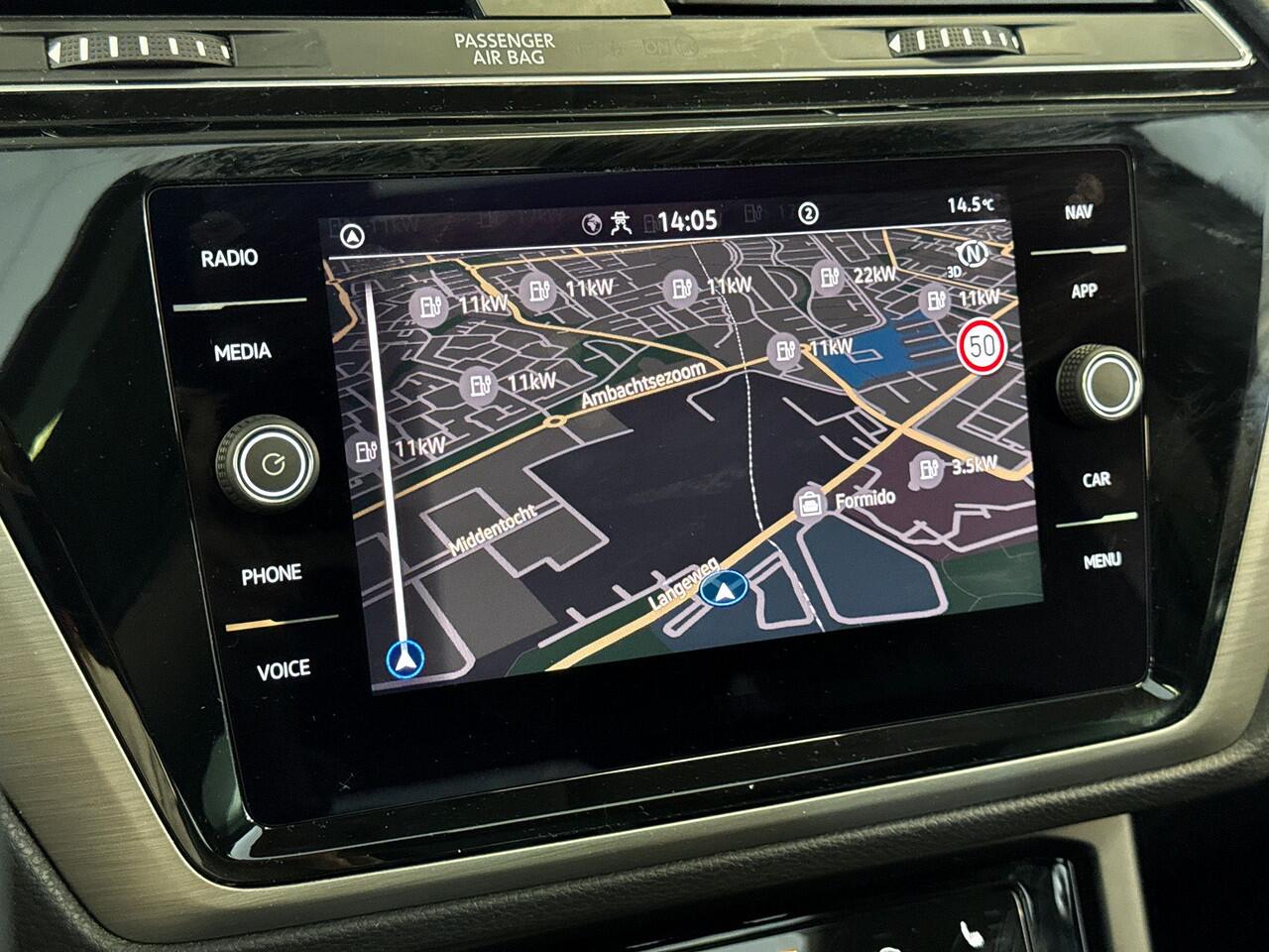 Volkswagen TOURAN 1.5 TSI 150pk Highline 7p / Panoramaschuif-kanteldak / 17inch / Voorstoelen verwarmbaar / App-Connect /Achteruitrijcamera