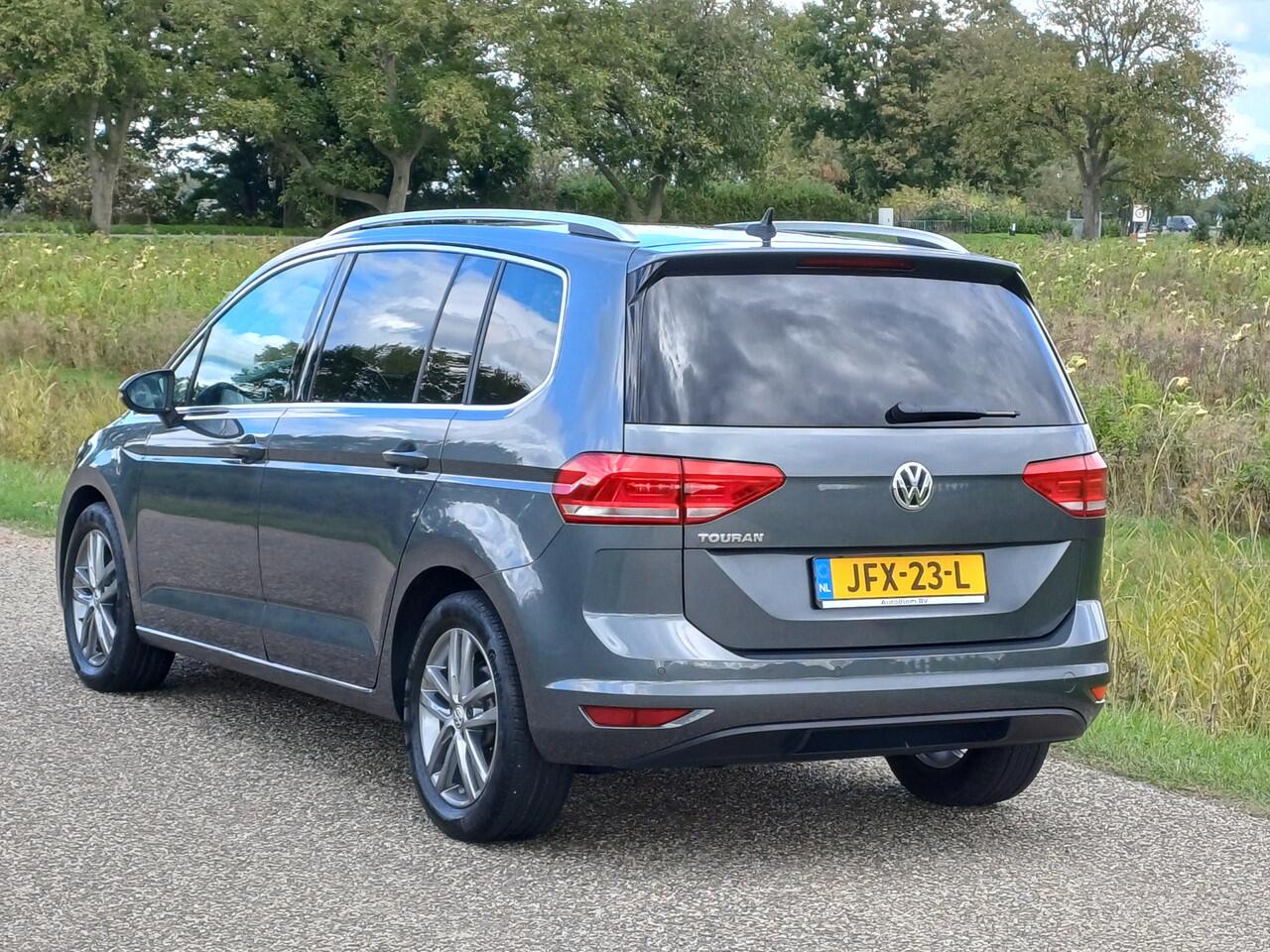 Volkswagen TOURAN 1.5 TSI Highline Business 7-Pers. /Navi/Carplay/Clima v+a/Argo Active/