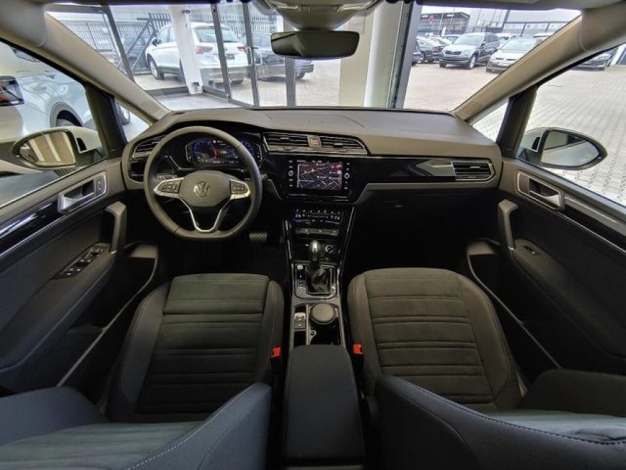 Volkswagen TOURAN 1.5 TSI DSG R-LINE CAMERA/NAVI/ACC/STOELVERW/PDC