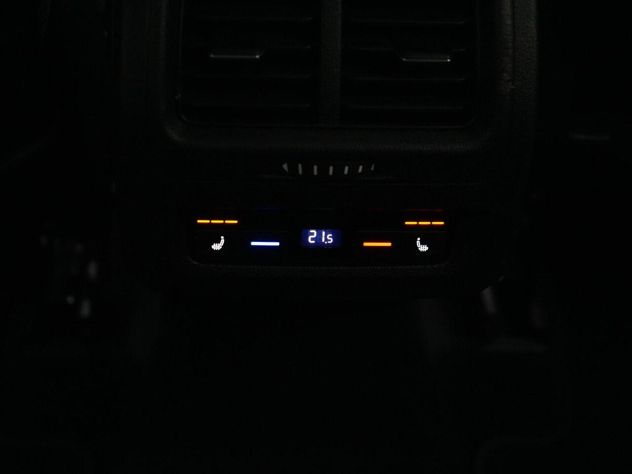 Volkswagen TOURAN 7 pers. 1.5 TSI 150 pk DSG Highline Business R / R-Line | LED koplampen | Stoel- /achterbankverwarming | Adaptive Cruise | Sportonderstel | Achteruitrijcamera | 17 inch