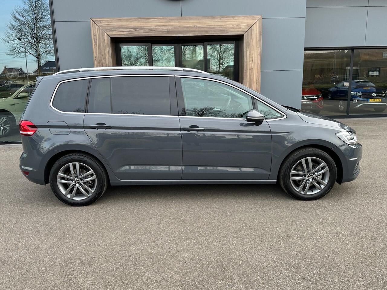 Volkswagen TOURAN 1.5 TSI 150pk DSG Highline 7-persoons | Dode hoek | Virtual cockpit | Navi | Rijklaar incl. garantie
