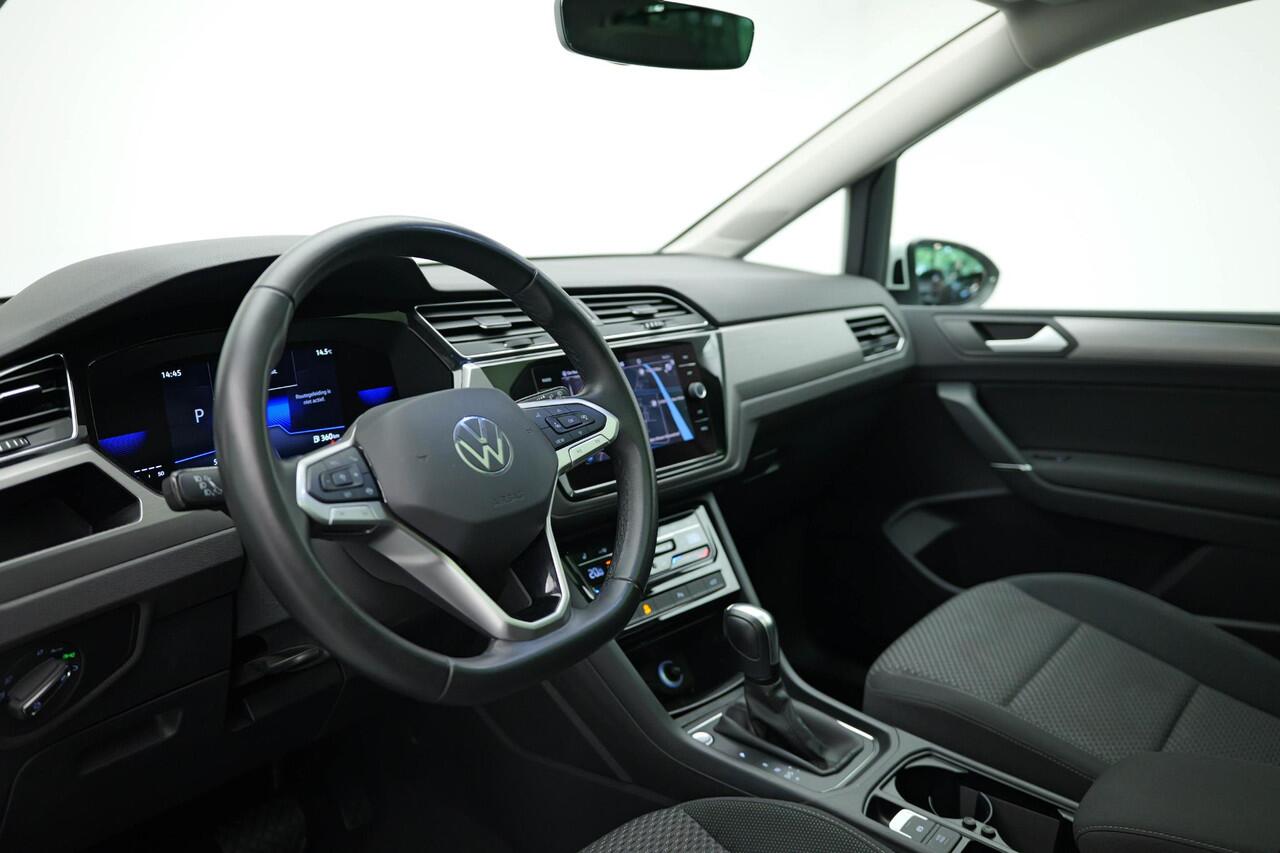 Volkswagen TOURAN 1.5 TSI Business 7p |Pano|Virtual|Keyless|Dodehoek|ACC|Camera|