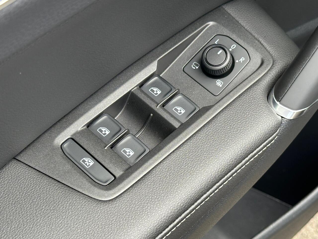 Volkswagen TOURAN 1.5 TSI Comfortline 7-persoons | Keyless | Navi | Camera | Dode hoek | Rijklaar incl. garantie