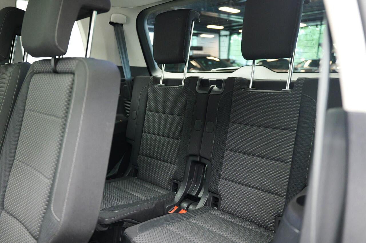 Volkswagen TOURAN 1.5 TSI Business 7p |Pano|Virtual|Keyless|Dodehoek|ACC|Camera|