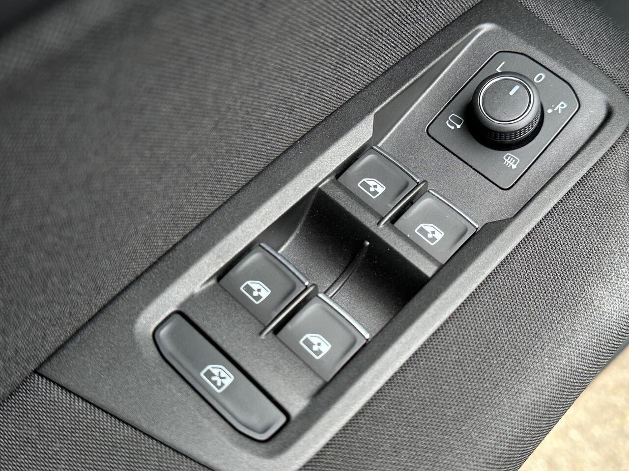 Volkswagen TOURAN 1.5 TSI 150pk DSG Highline 7-persoons | Dode hoek | Virtual cockpit | Navi | Rijklaar incl. garantie