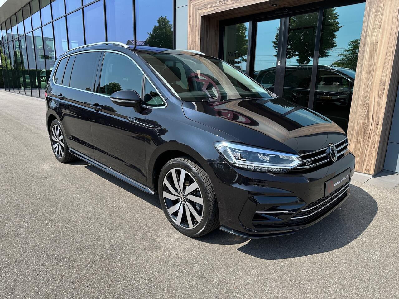 Volkswagen TOURAN 1.5 TSI 150pk DSG R-line Highline | Led | Trekhaak | Dode hoek | Camera | Keyless | Rijklaar incl. garantie