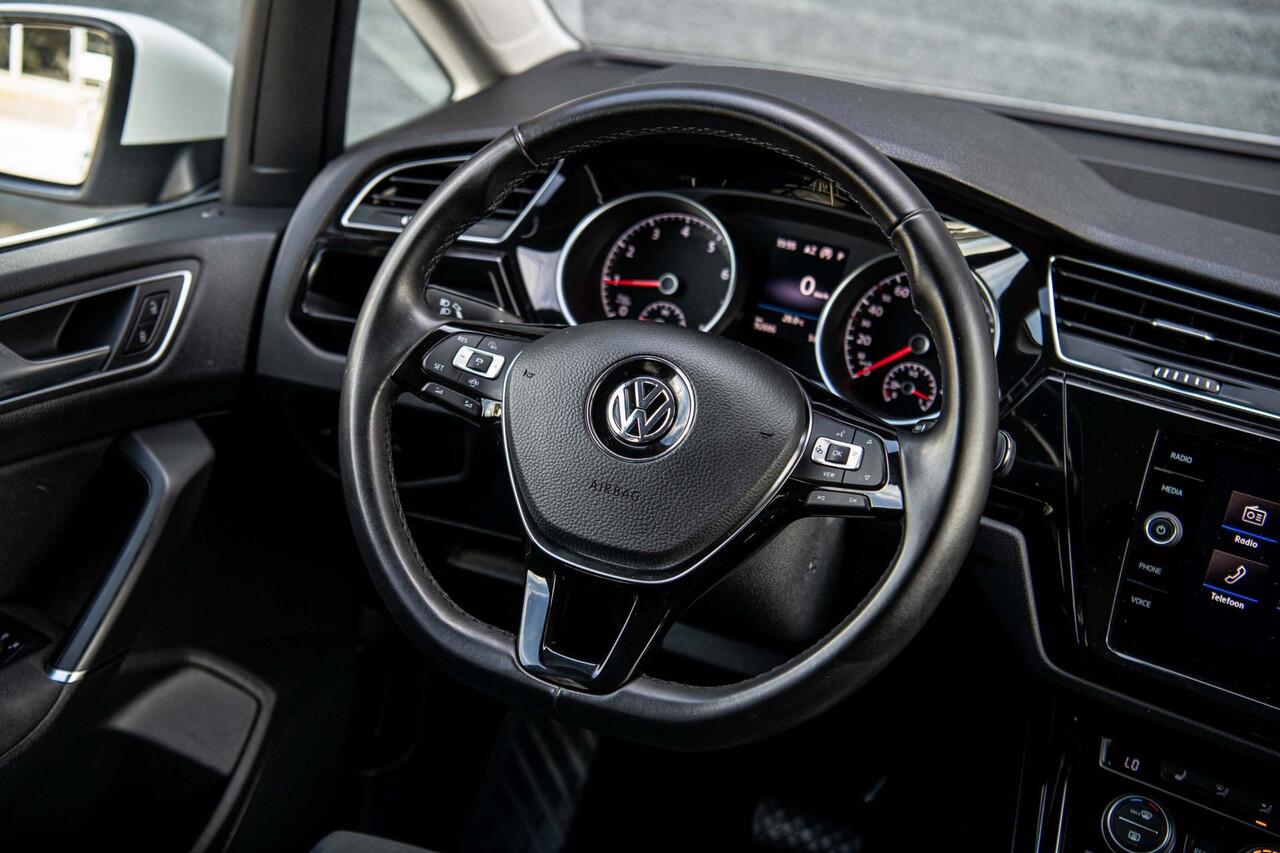 Volkswagen TOURAN 1.5 TSi 150pk Highline Business R 7p | Keyless | Full LED | Camera | Stoelverwarming