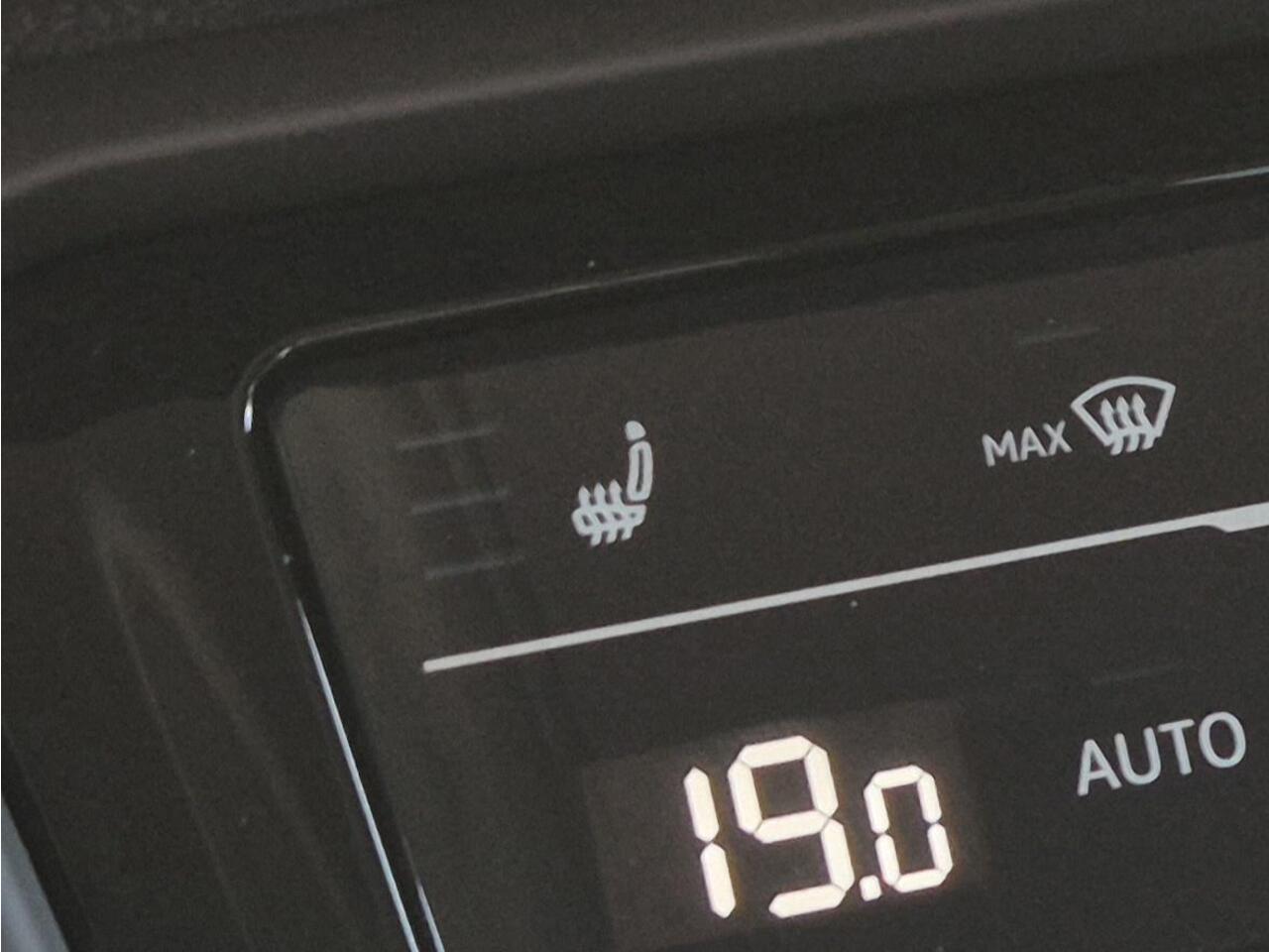 Volkswagen TOURAN 1.5 TSI Comfort Business 7 Persoons! Automaat / Keyless Entry / Adaptieve Cruise Control / Apple Carplay & Android Auto / Stoelverwarming / Achteruitrijcamera / Elektrische Achterklep / Climate control / Lichtmetalen Velgen / Parkeersensoren Voor + Achter