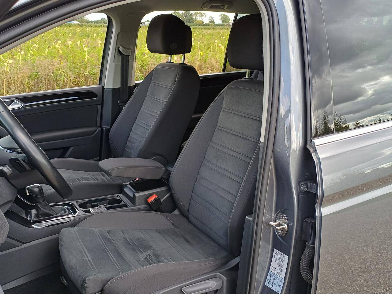 Volkswagen TOURAN 1.5 TSI Highline Business 7-Pers. /Navi/Carplay/Clima v+a/Argo Active/