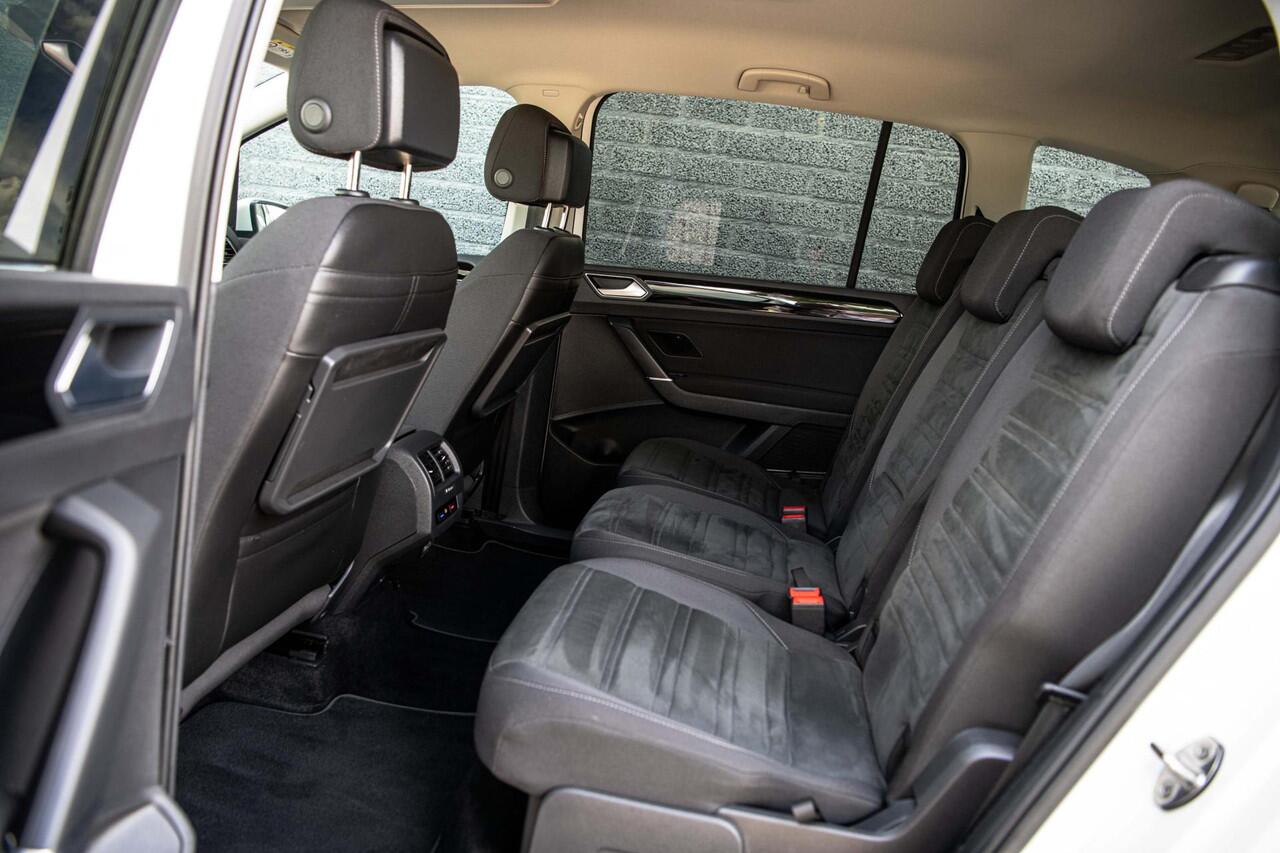 Volkswagen TOURAN 1.5 TSi 150pk Highline Business R 7p | Keyless | Full LED | Camera | Stoelverwarming