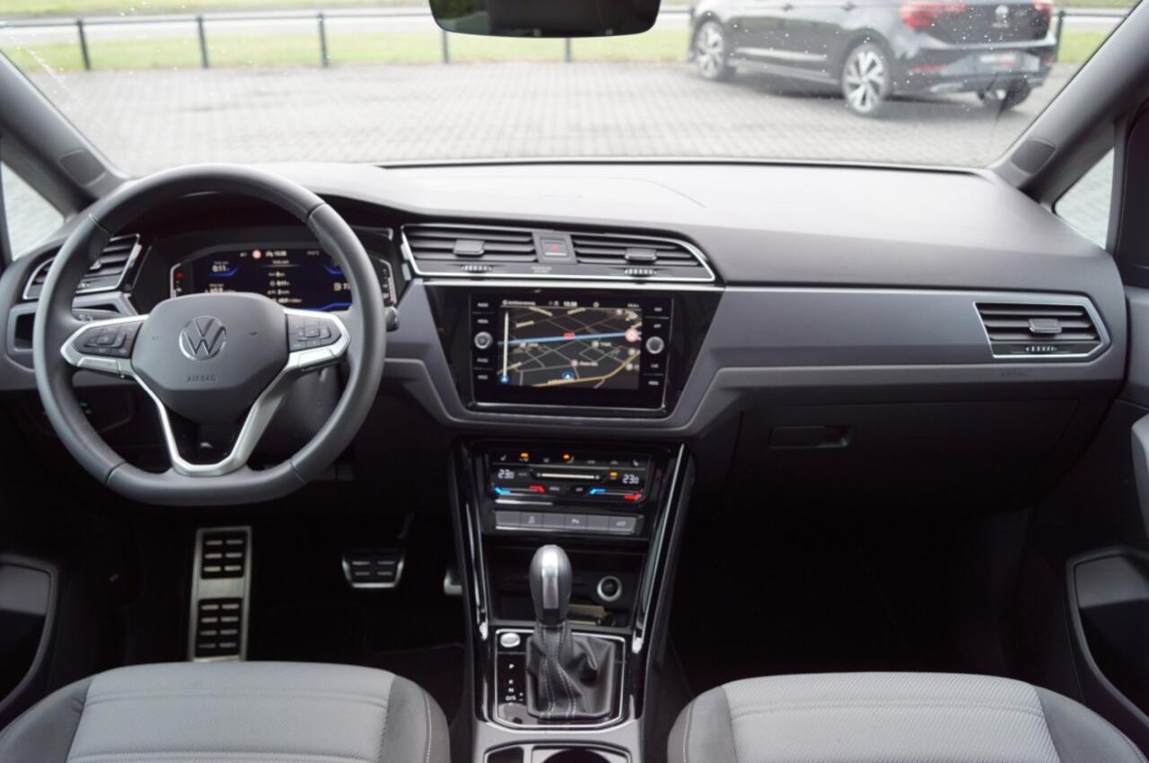 Volkswagen TOURAN 1.5 TSI DSG R-Line / 7Pers./Panodak /trekhaak wegkl./ACC/Side-as