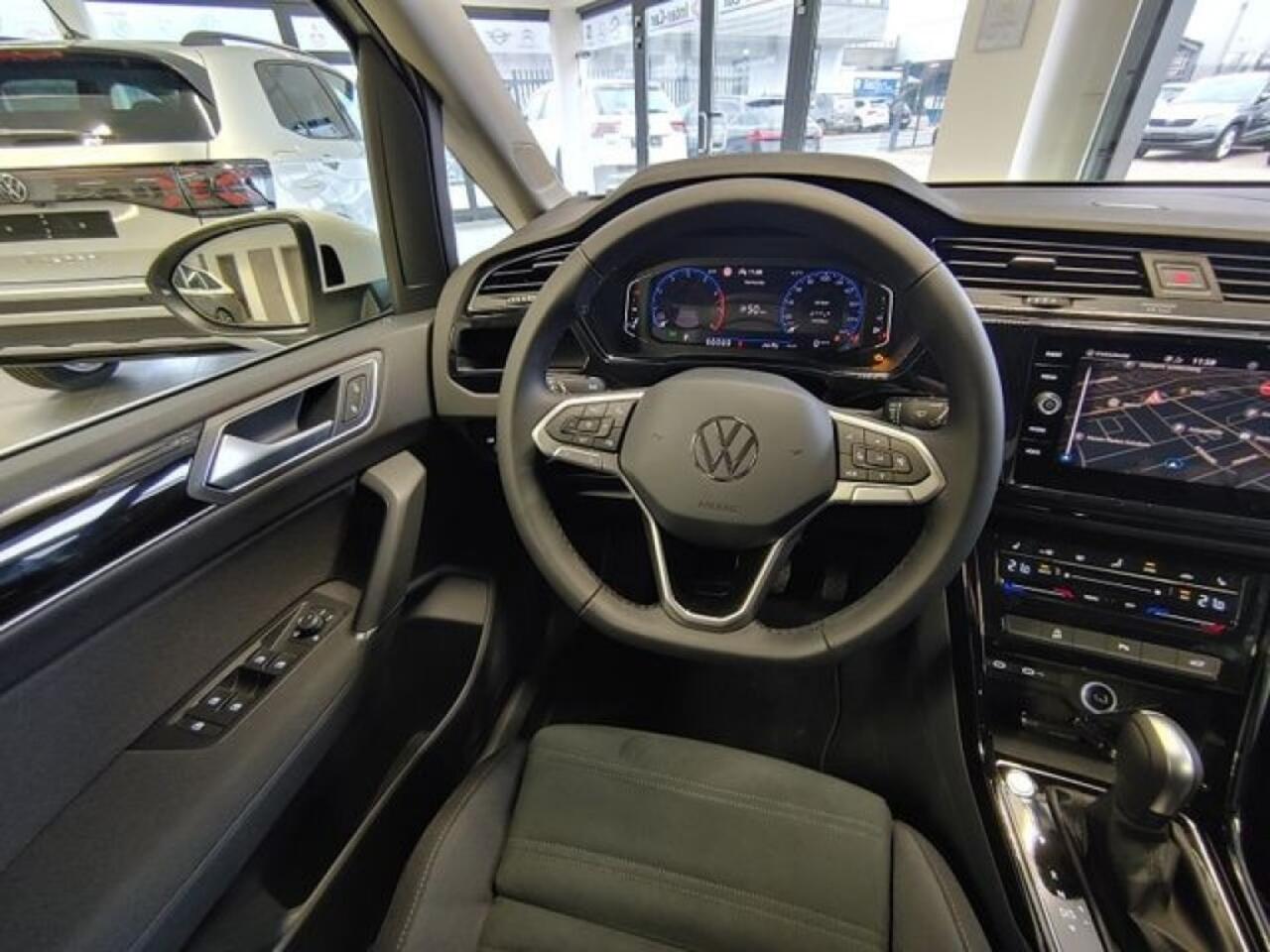 Volkswagen TOURAN 1.5 TSI DSG R-LINE CAMERA/NAVI/ACC/STOELVERW/PDC