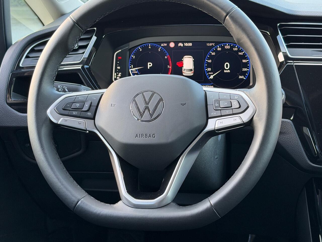 Volkswagen TOURAN 1.5 TSI 150pk DSG R-line Highline | Led | Trekhaak | Dode hoek | Camera | Keyless | Rijklaar incl. garantie