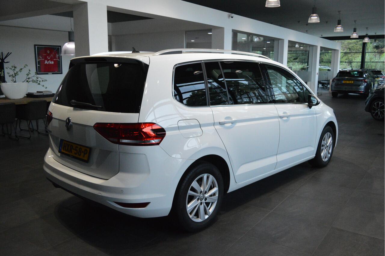 Volkswagen TOURAN 1.5 TSI Highline navi clima cruise led pdc 150 pk !!