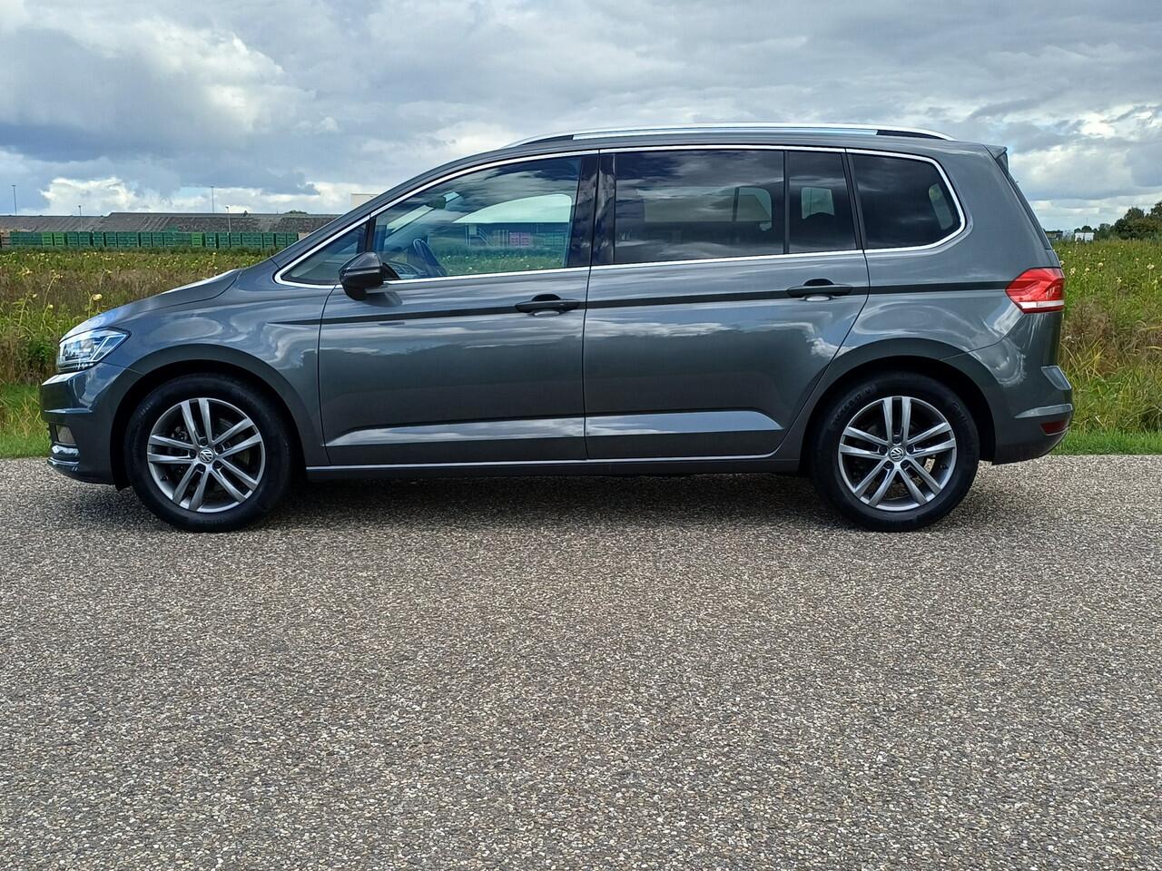 Volkswagen TOURAN 1.5 TSI Highline Business 7-Pers. /Navi/Carplay/Clima v+a/Argo Active/