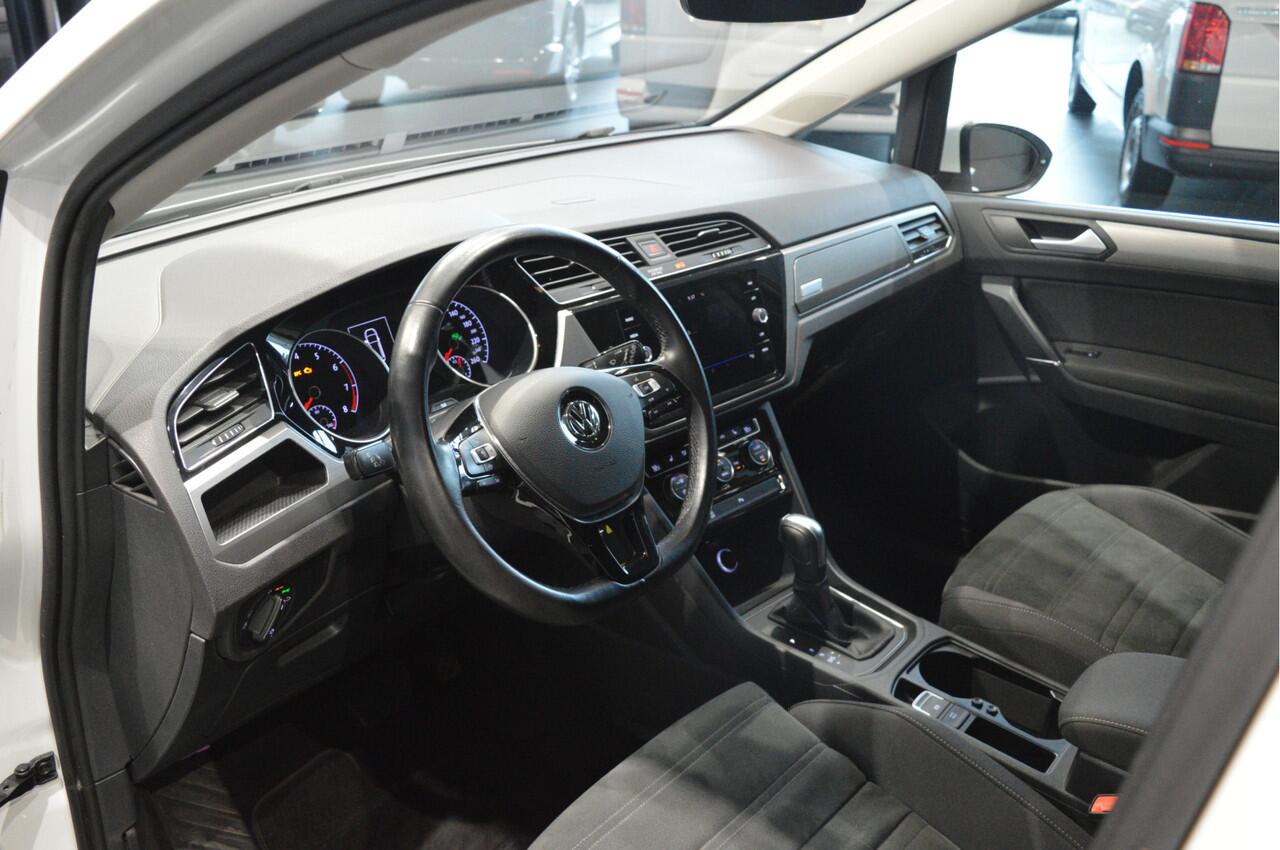 Volkswagen TOURAN 1.5 TSI Highline navi clima cruise led pdc 150 pk !!