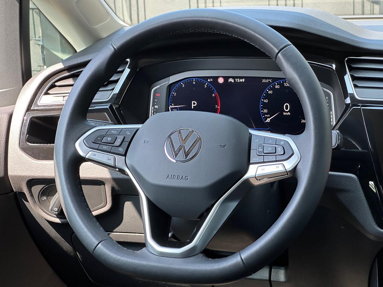 Volkswagen TOURAN 1.5 TSI 150pk DSG R-line Highline | Led | Trekhaak | Dode hoek | Camera | Keyless | Rijklaar incl. garantie