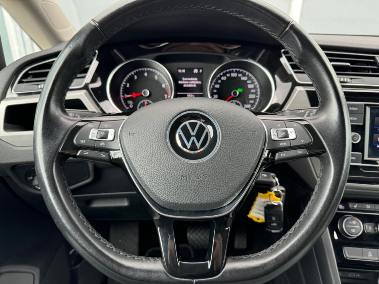 Volkswagen TOURAN 1.5 TSI 150pk DSG R-Line Black Style 7p. | ACC | Elk Trekhaak