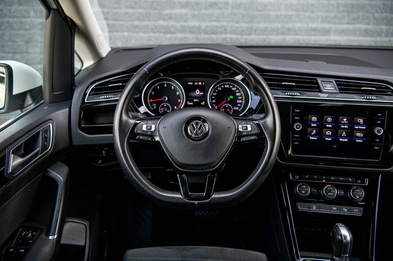 Volkswagen TOURAN 1.5 TSi 150pk Highline Business R 7p | Keyless | Full LED | Camera | Stoelverwarming