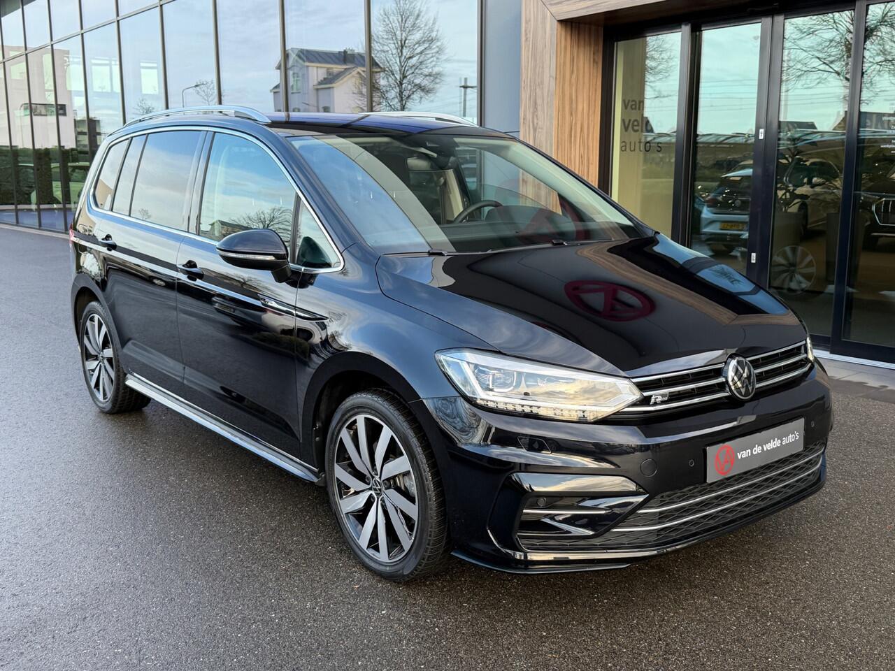 Volkswagen TOURAN 1.5 TSI 150pk DSG R-line Highline | Led | Trekhaak | Dode hoek | Camera | Keyless | Rijklaar incl. garantie