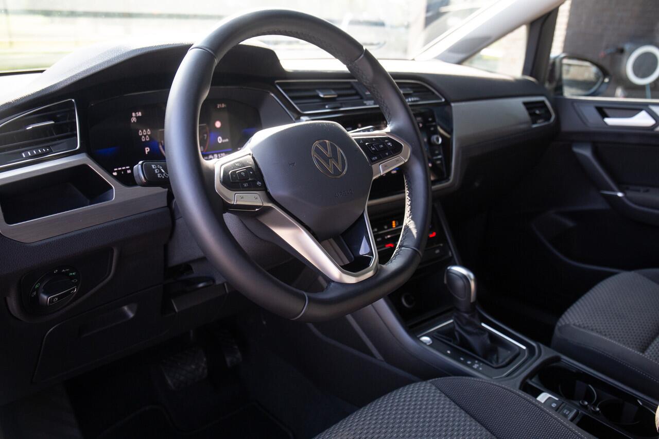 Volkswagen TOURAN 1.5 TSI Comfortline Business 7p , 7 persoons, Adaptive cruise, Achteruitrijcamera,