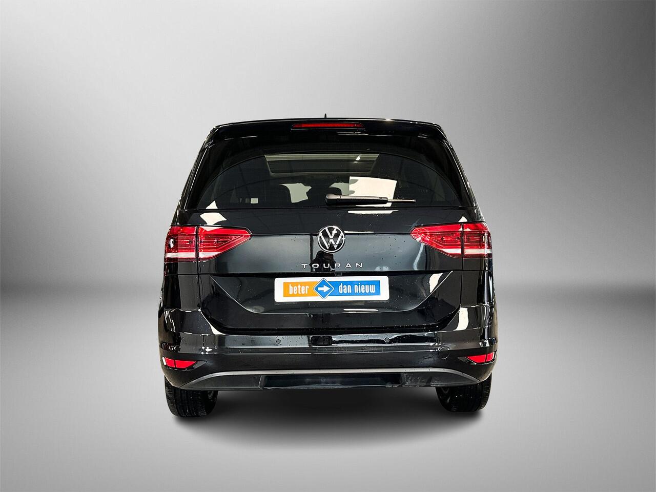 Volkswagen TOURAN 1.5 TSI 150pk Highline 7p / Panoramaschuif-kanteldak / 17inch / Voorstoelen verwarmbaar / App-Connect /Achteruitrijcamera