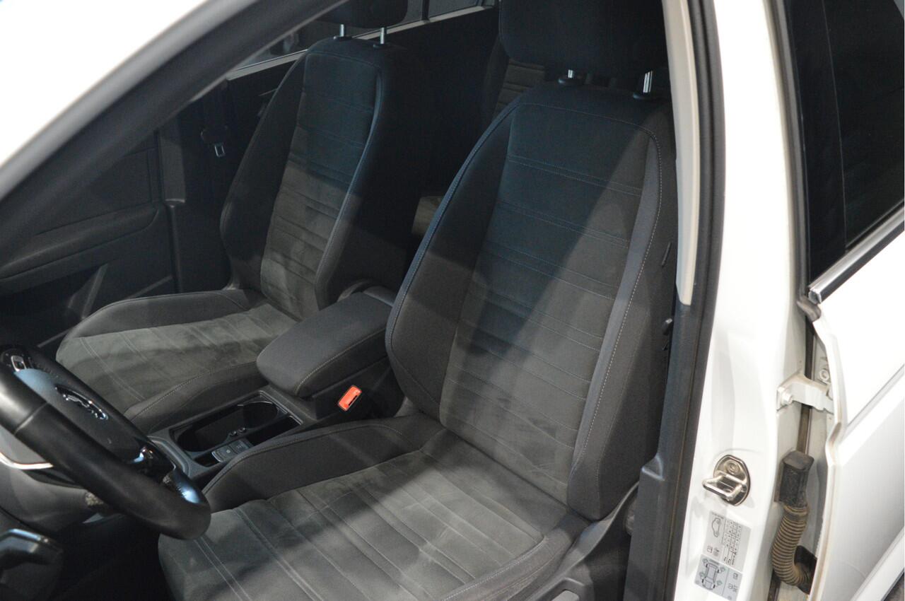 Volkswagen TOURAN 1.5 TSI Highline navi clima cruise led pdc 150 pk !!