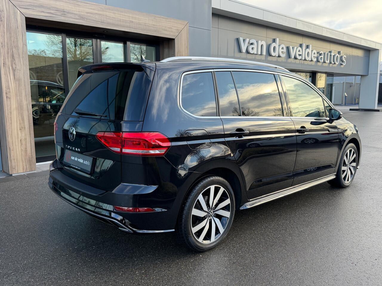Volkswagen TOURAN 1.5 TSI 150pk DSG R-line Highline | Led | Trekhaak | Dode hoek | Camera | Keyless | Rijklaar incl. garantie