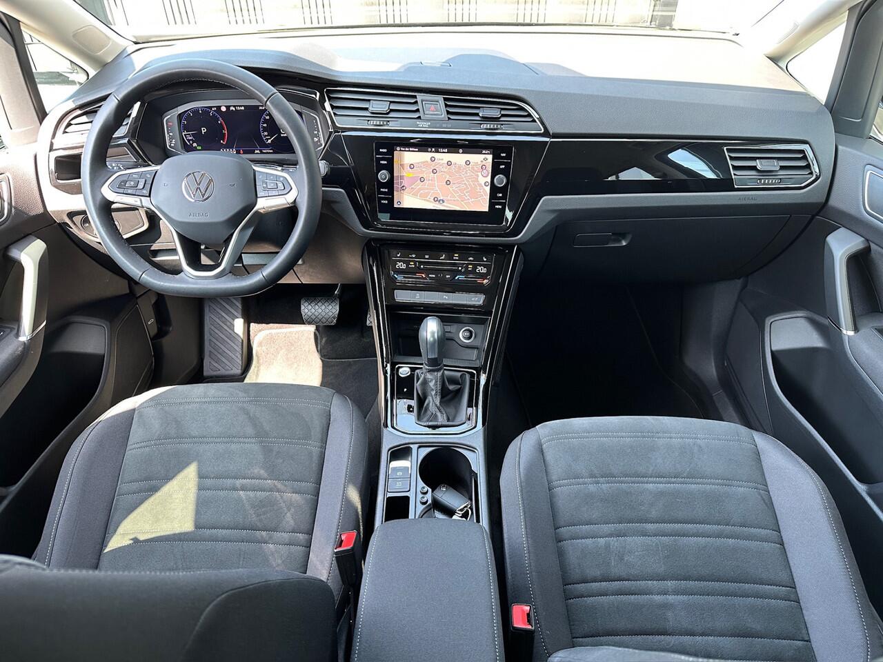 Volkswagen TOURAN 1.5 TSI 150pk DSG R-line Highline | Led | Trekhaak | Dode hoek | Camera | Keyless | Rijklaar incl. garantie