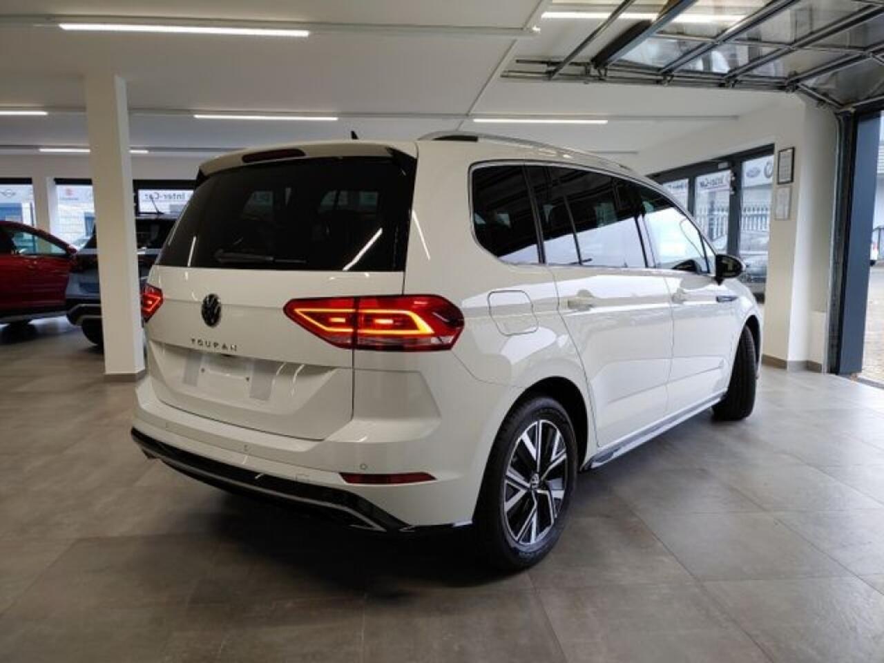 Volkswagen TOURAN 1.5 TSI DSG R-LINE CAMERA/NAVI/ACC/STOELVERW/PDC