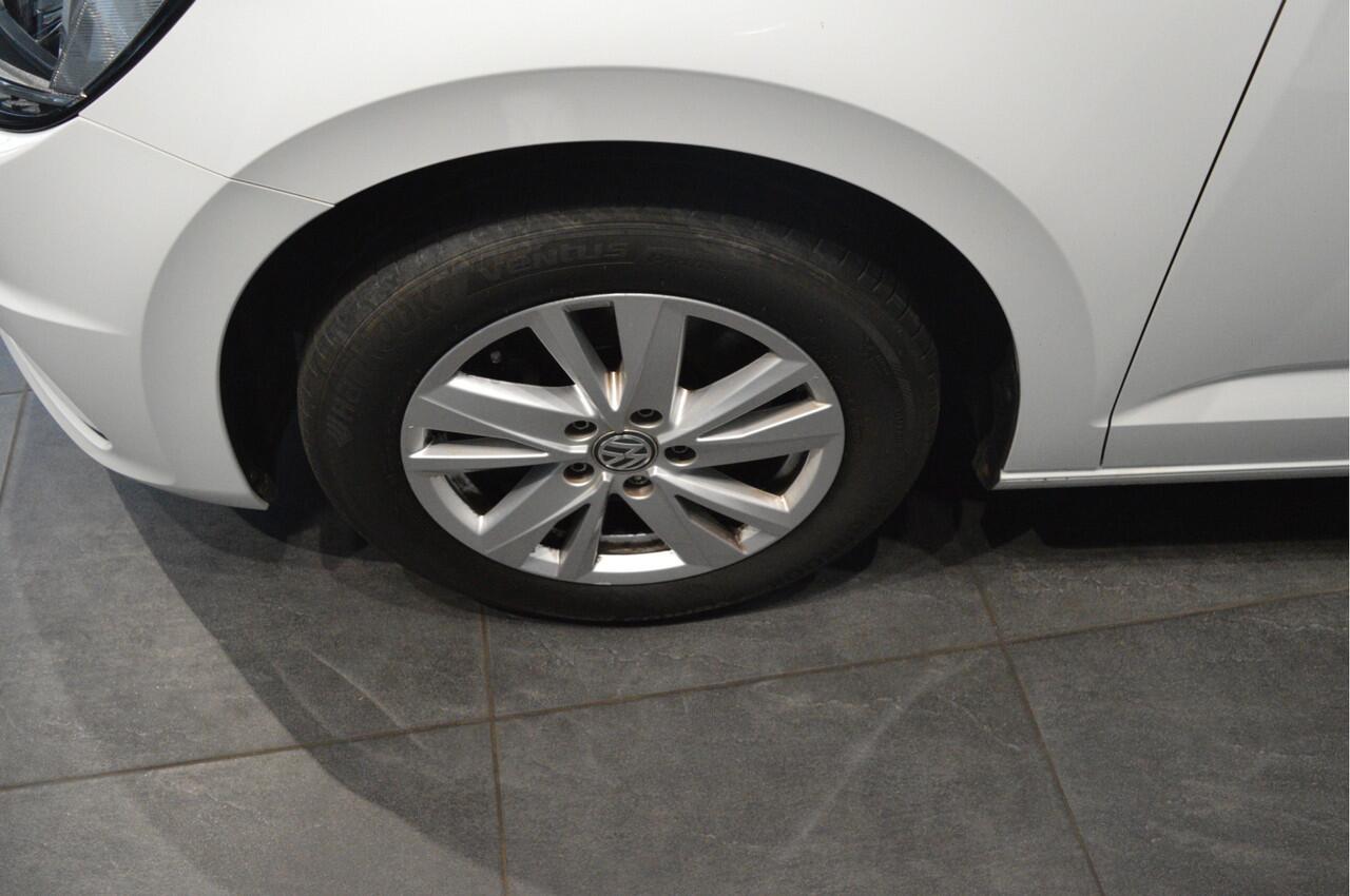 Volkswagen TOURAN 1.5 TSI Highline navi clima cruise led pdc 150 pk !!