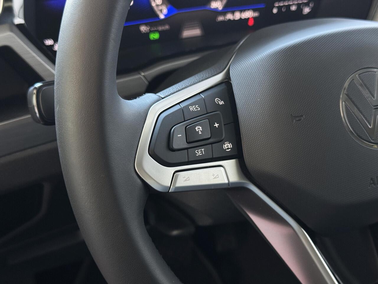 Volkswagen TOURAN 1.5 TSI 150PK 7P CARPLAY NAVI CAMERA LED ELEK.KLEP VIR.COCKPIT DODE.HOEK DET. STOELVERW KEYLESS 7P 7PERS 10/2024 "Volkswagen rijden begint bij Topautos.nl - 75 topmodellen direct op voorraad!"