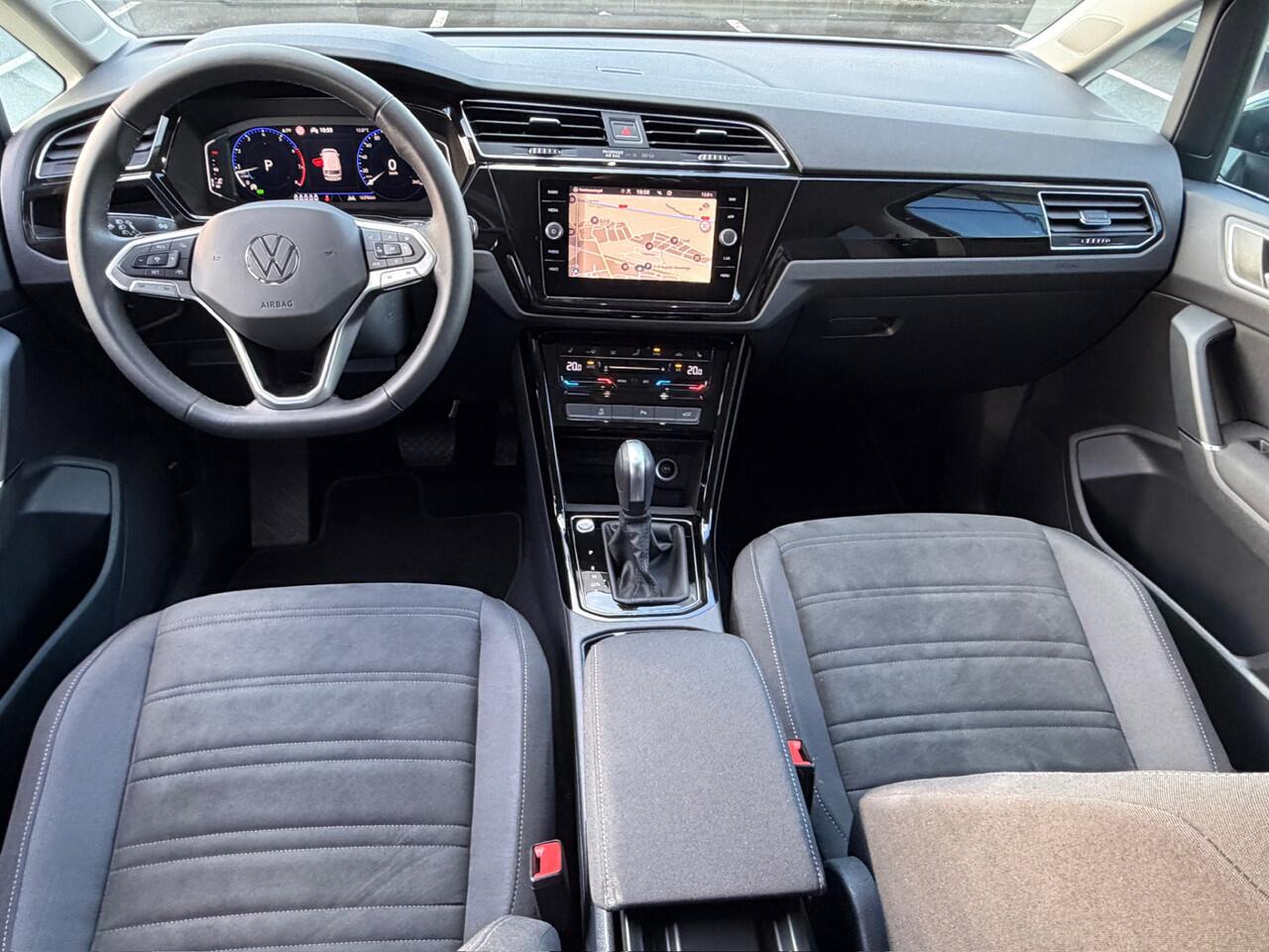 Volkswagen TOURAN 1.5 TSI 150pk DSG R-line Highline | Led | Trekhaak | Dode hoek | Camera | Keyless | Rijklaar incl. garantie