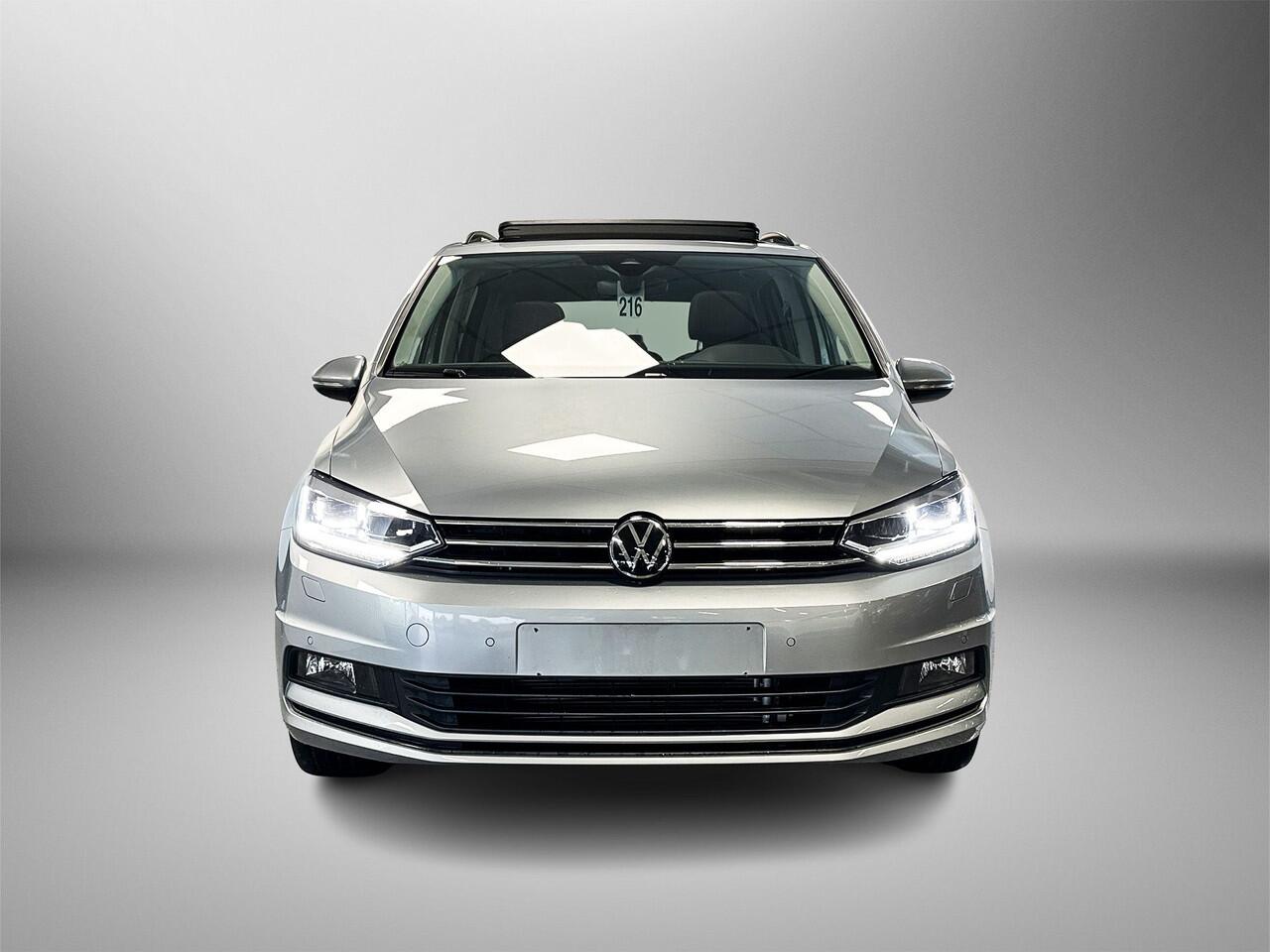 Volkswagen TOURAN 1.5 150pk TSI Highline 7p Panoramaschuif-kanteldak | Navigatie 'Discover Media' | Koplampverlichting led