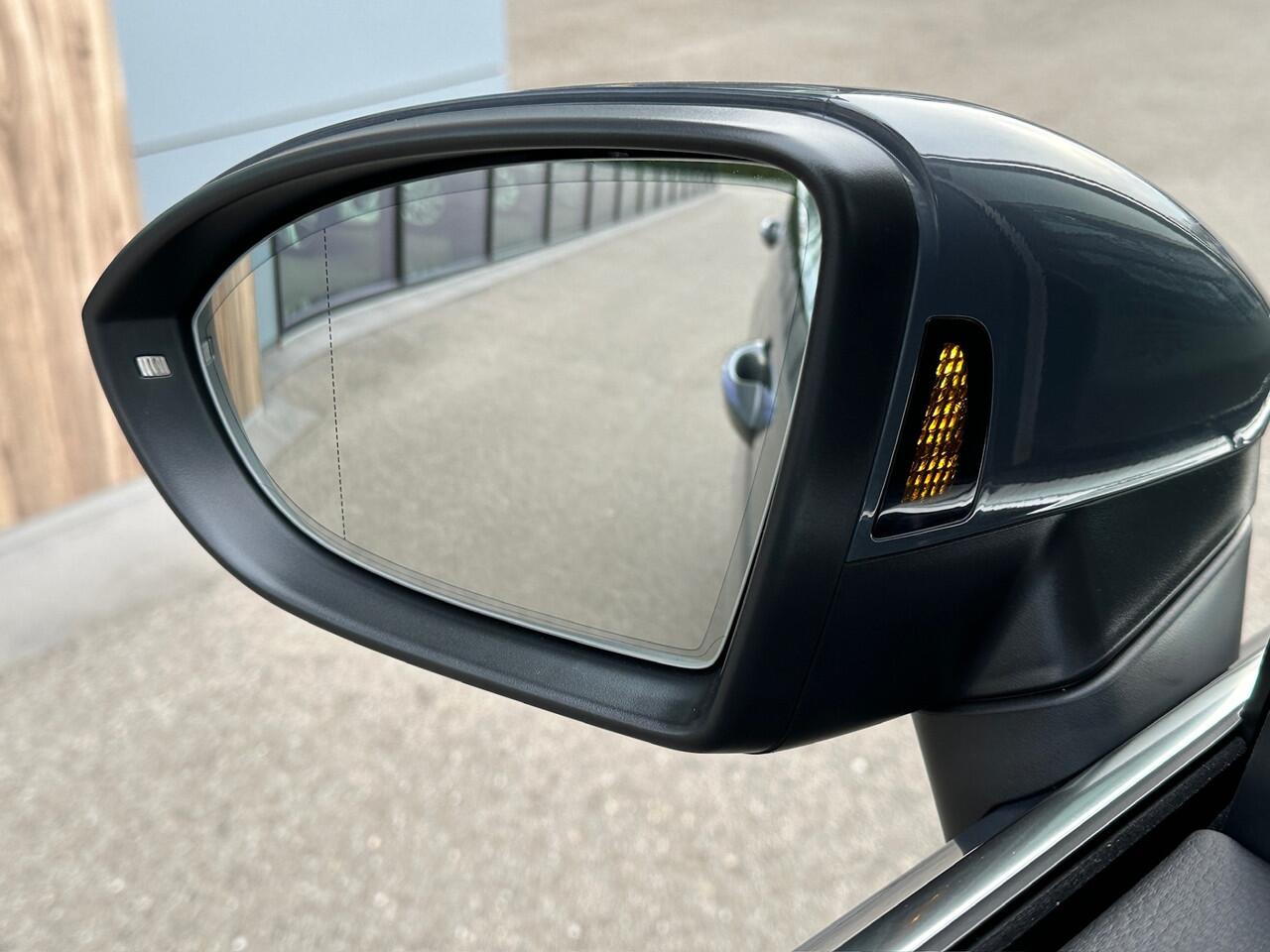 Volkswagen TOURAN 1.5 TSI 150pk DSG Highline 7-persoons | Dode hoek | Virtual cockpit | Navi | Rijklaar incl. garantie