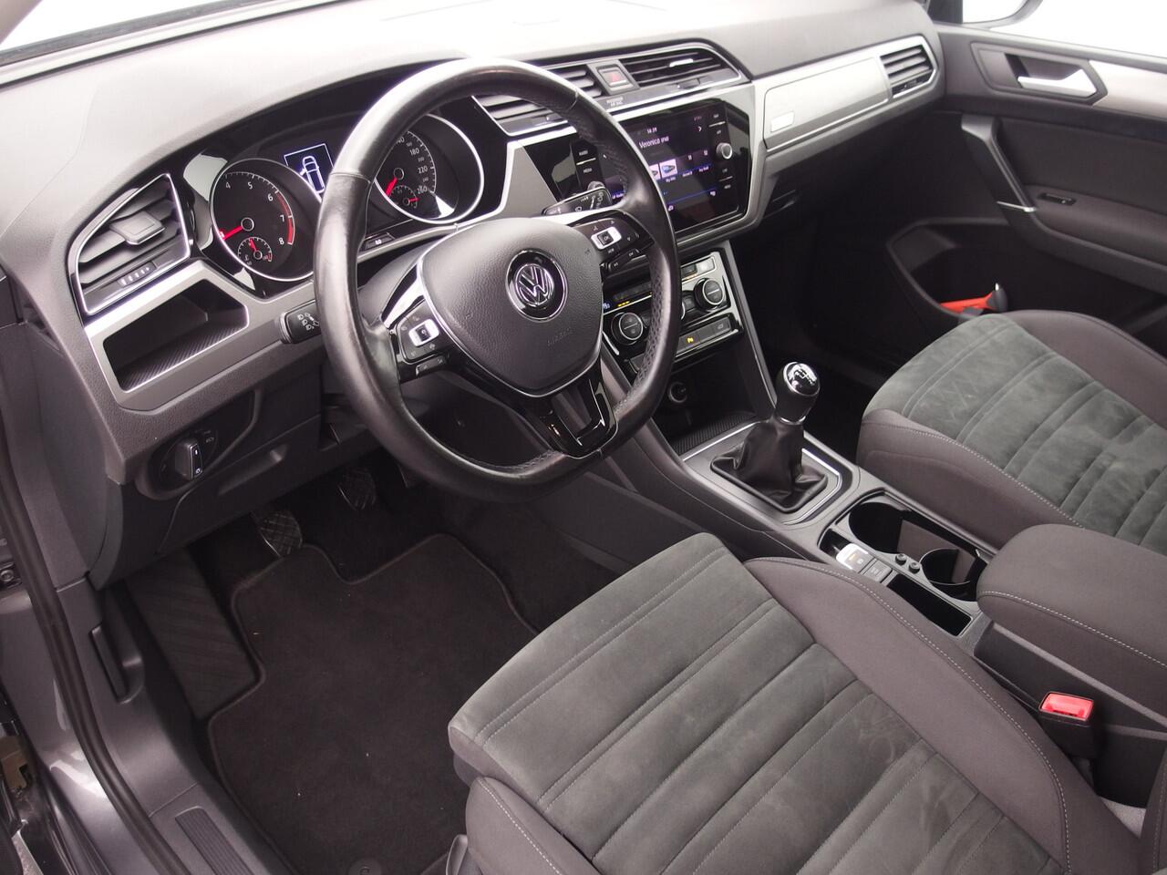 Volkswagen TOURAN 1.5 TSI 150PK Comfortline Business 7p CAMERA / STOELVERW / DAB+ / ACC / PDC / BLUETOOTH / CRUISE / NL-AUTO