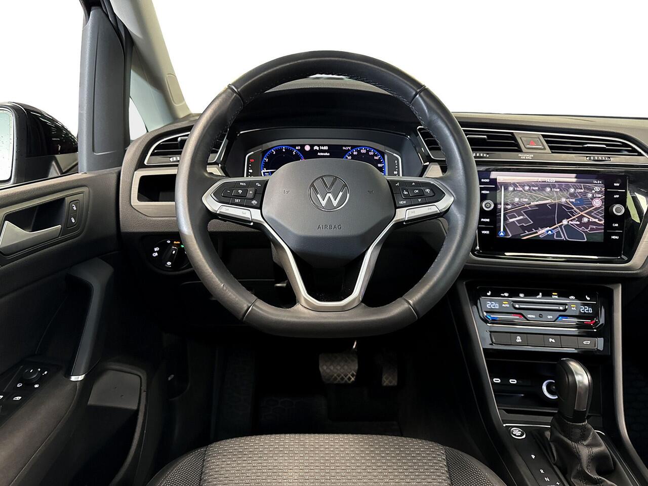 Volkswagen TOURAN 1.5 TSI 150pk Highline 7p / Panoramaschuif-kanteldak / 17inch / Voorstoelen verwarmbaar / App-Connect /Achteruitrijcamera