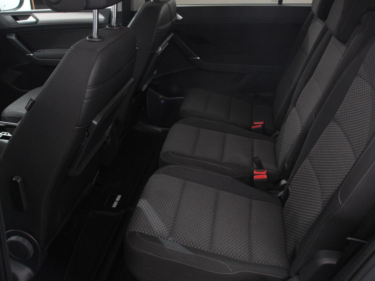 Volkswagen TOURAN 1.5 TSI DSG Comfortline 7p Navigatie Apple Carplay/Android Auto Parkeersensoren Adaptive Cruise Control Stoelverwarming Climate Control