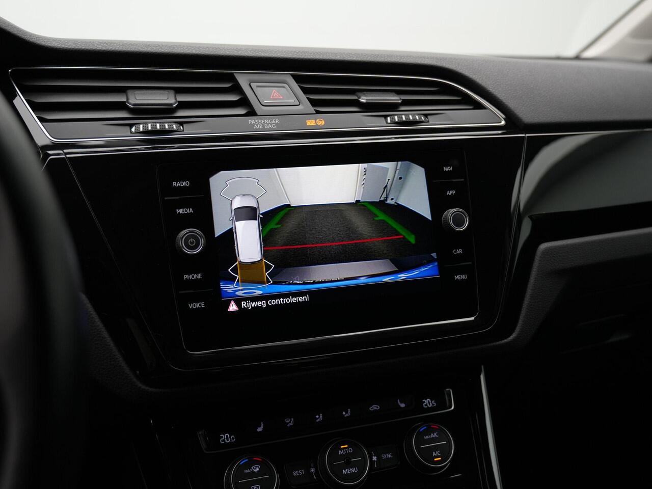 Volkswagen TOURAN 7-zits 1.5 TSI 150 pk DSG Highline / R-Line | Trekhaak | Achteruitrijcamera | Navigatie | Stoelverwarming | Adaptive Cruise