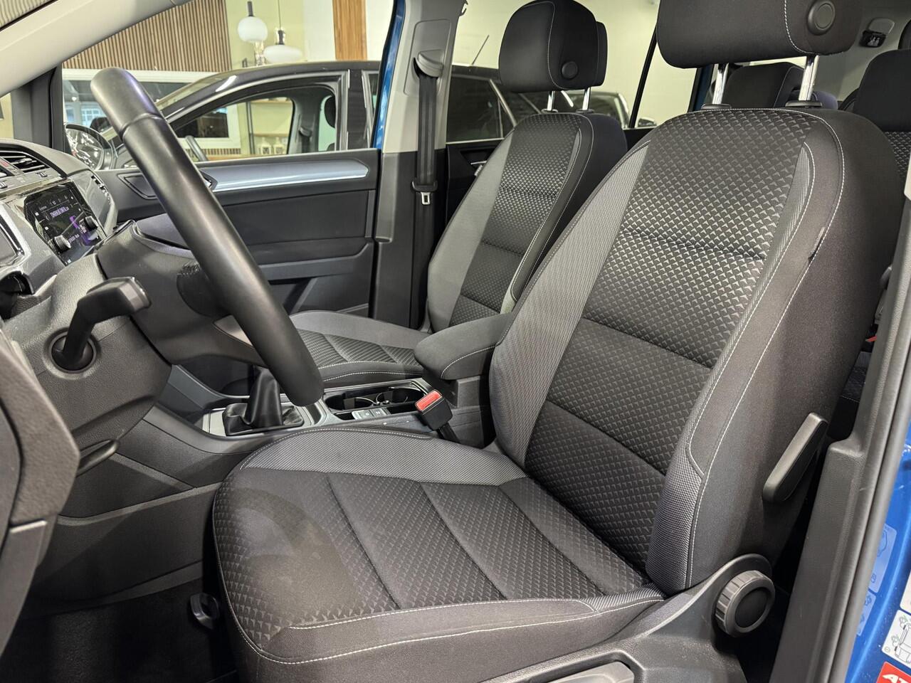Volkswagen TOURAN 1.5 TSI Active 7 Persoons | ¤ 1.000 INRUILPREMIE | Climate Control | Virtual Cockpit | Cruise Control | Navigatie | Apple Carplay/Android Auto | Stoelverwarming | Dodehoek detectie | ( Vestiging - Vianen Tel: 0347-371248 )