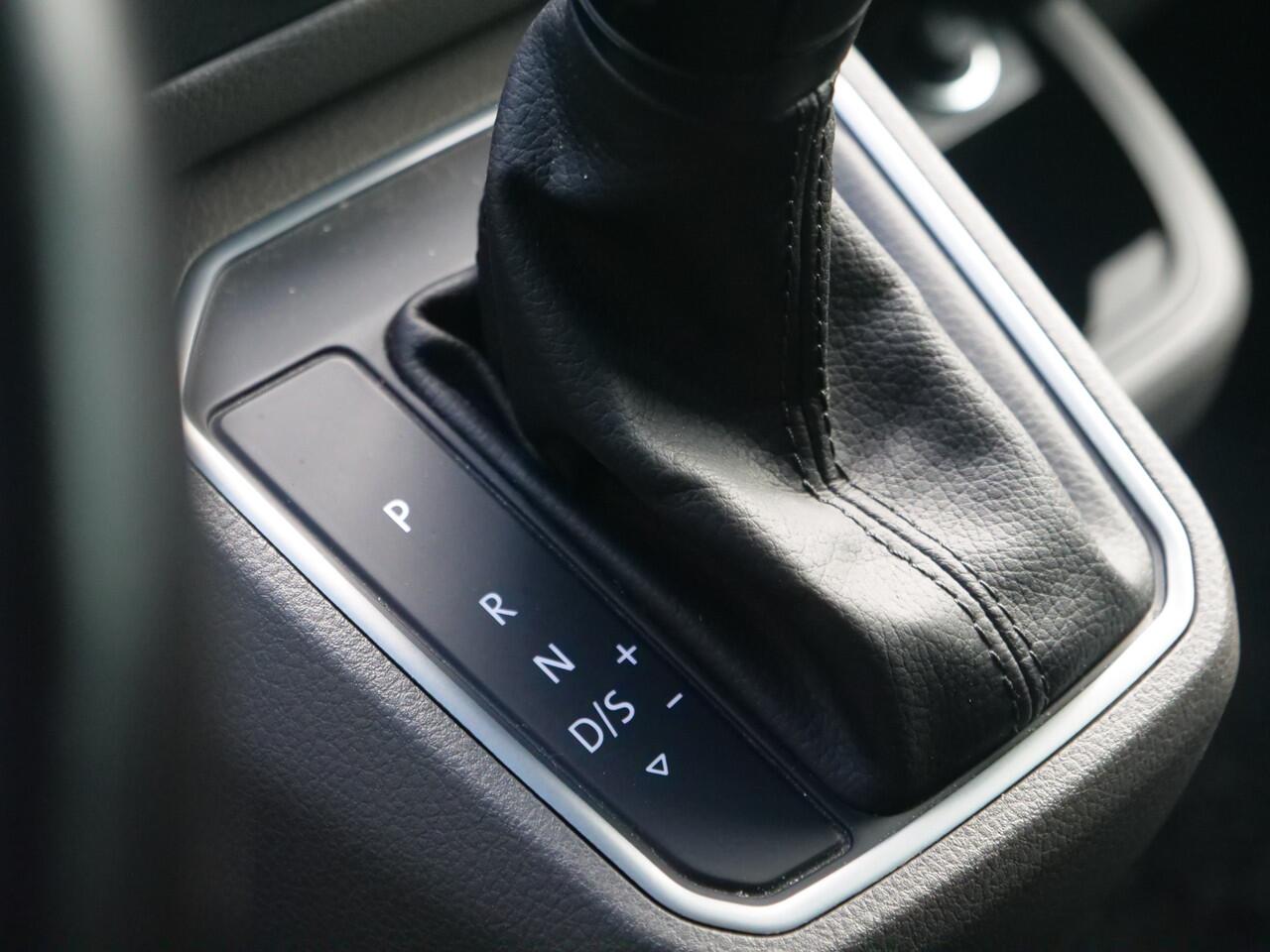 Volkswagen TRANSPORTER 2.0 TDI 150 | Aut. | DC | Bulli | L2H1 | Navi | Cruise | Airco..