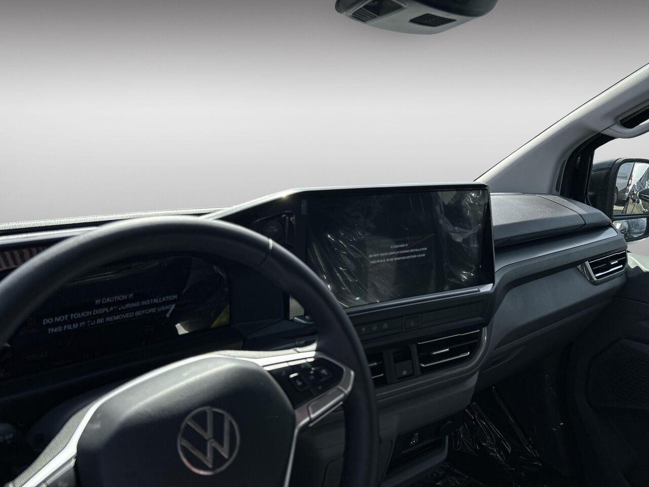 Volkswagen TRANSPORTER Bedrijfswagens Style L1 2.0 TDI 110 kW 150 pk 8 versn. Auto | BPM vrij | Achterdeuren zonder ruit | Navigatiesysteem 13" met draadloos App-Connect | Zitpakket 3 voor Life & Style - armleuningen, bijrijdersbank met doorlaadfunctie en klaptafel |