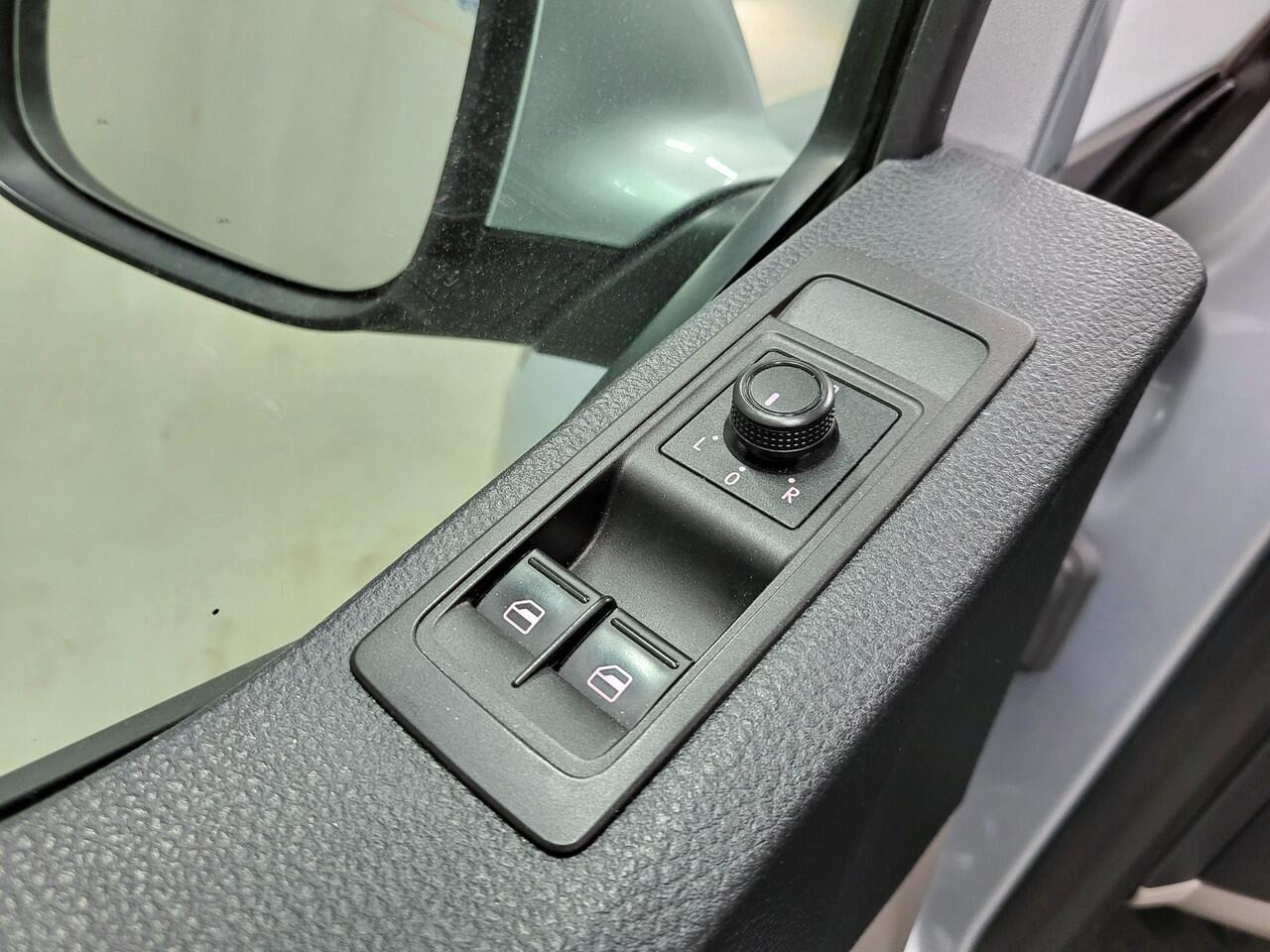 Volkswagen TRANSPORTER 2.0TDI L2/H1 Dubbele cabine Euro 6!